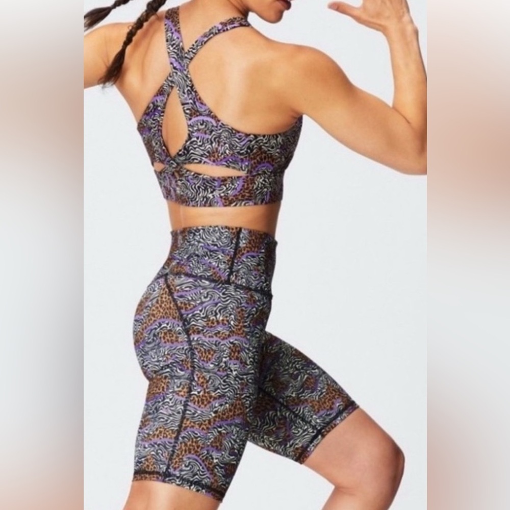 Fabletics 2PC Hybrid Animal print 9 inch shorts, jog bra top, power hold, sz Med